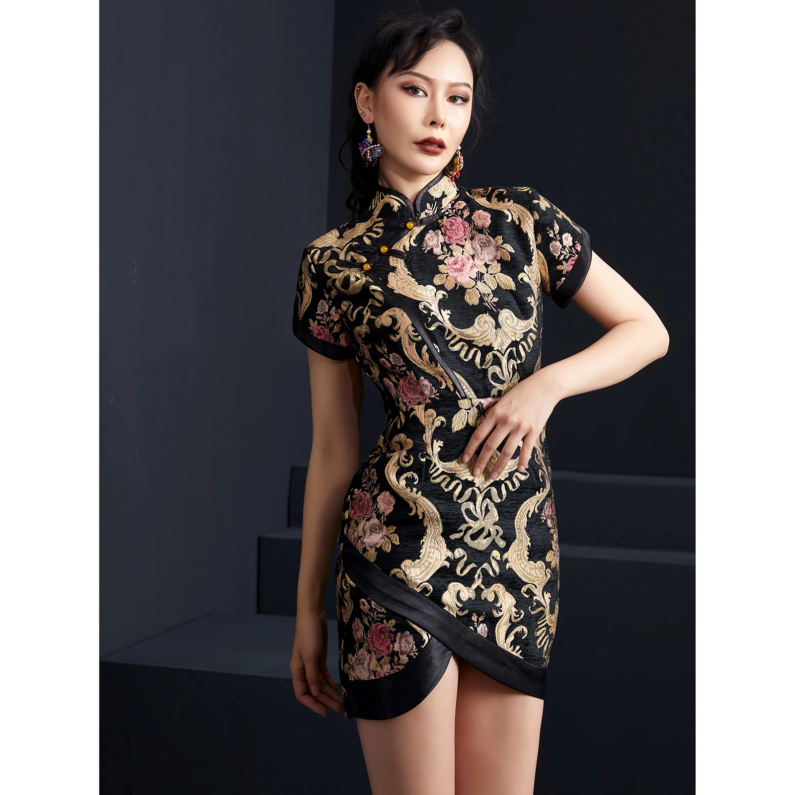 

Fu lang / 2020. The original small countries cross package hip girl dress retro button cultivate morality short qipao