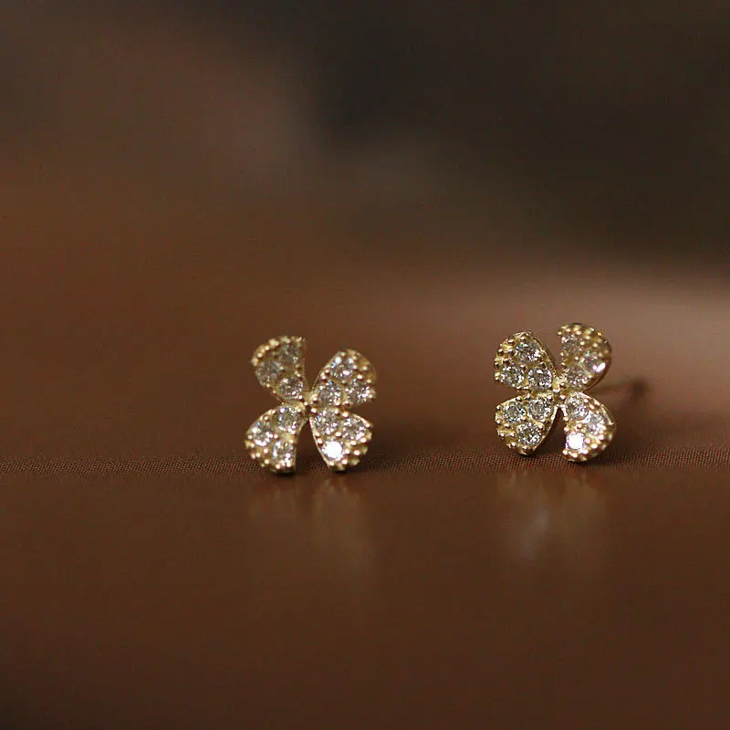

S925 sterling silver earrings inlaid with zircon clover flowers, small and fresh, exquisite earrings