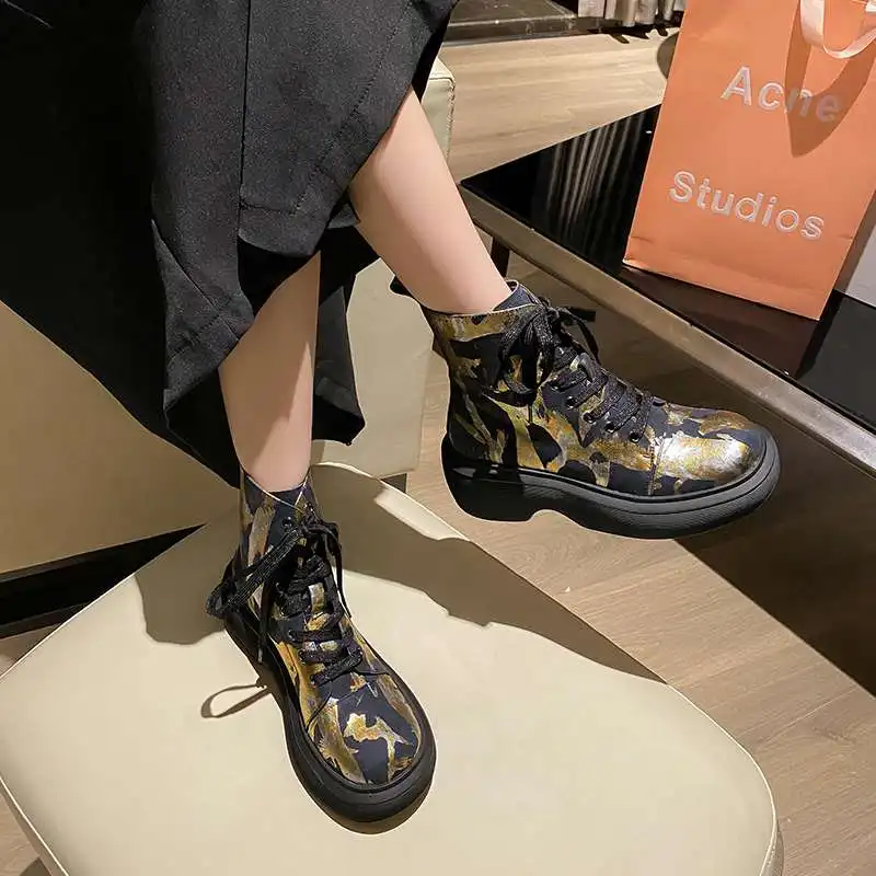 Harga Sepatu Bot Punk Pola Ujung Kaki Bulat Kulit Sapi Panci Krazing Sepatu Bot Pergelangan Kaki Bawah Tebal Kulit Motif Sepatu Hak Tinggi Tetap Hangat Simpul Silang