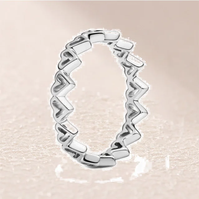 

198696C00 Freehand Hearts Ring