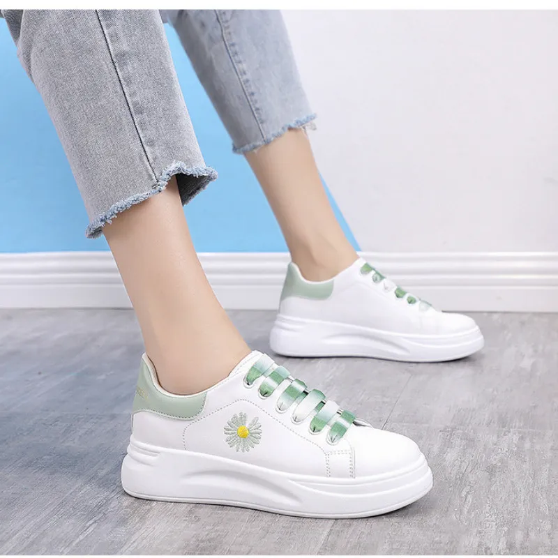 Autumn And Winter Fashion The New Casual Daisy Lace-Up Round Toe Women Shoes Breathable Color Shoelace High Quality Thick Bottom