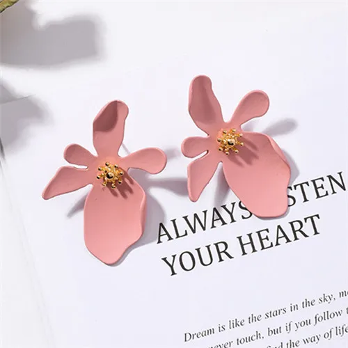 stud earrings Модные белые цветы серьги гиперболы темперамент жемчуг Цветы Серьги гвоздики для женщин ювелирные изделия аксессуары серьги - Окраска металла: stud earrings