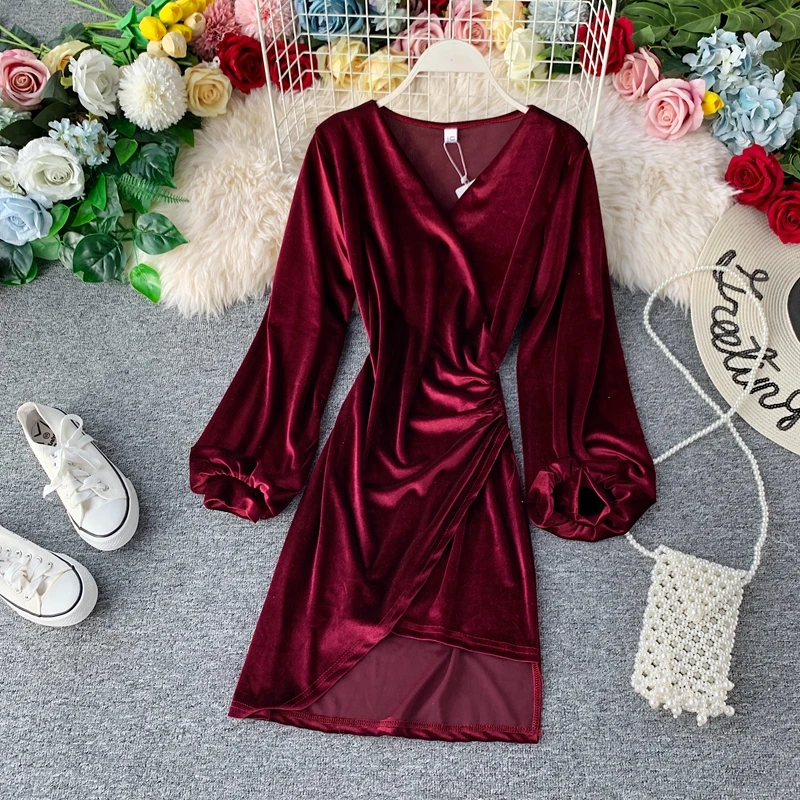 Бархатное платье с длинным рукавом пикантное облегающее запахом и V образным