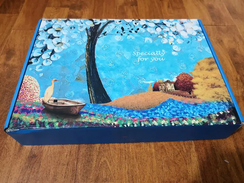 Книга с изображением коричневого медведя Очень голодная гусеница тихая книга