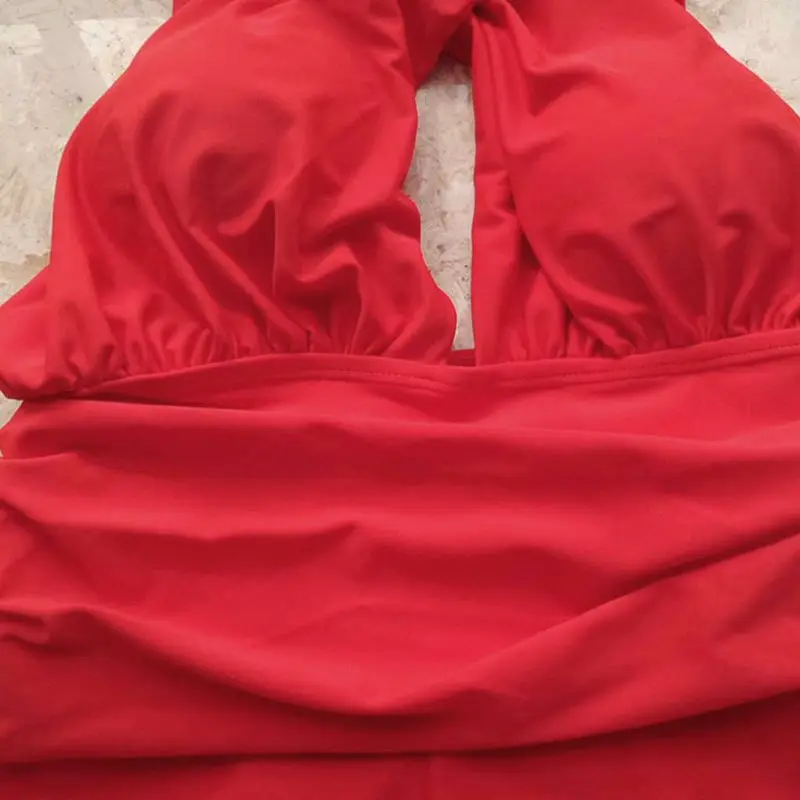 Женский сплошной треугольный купальник с перекрестными лямками и открытой