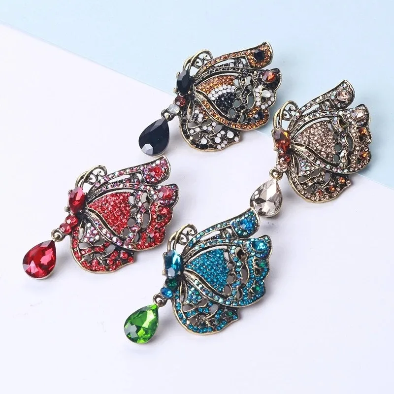 

ZHUOY Fashion Trend Colored Butterfly Brooch for Woman Man Diamond-Studded Hollow Color Temperament Coat Suit Pin Accessories