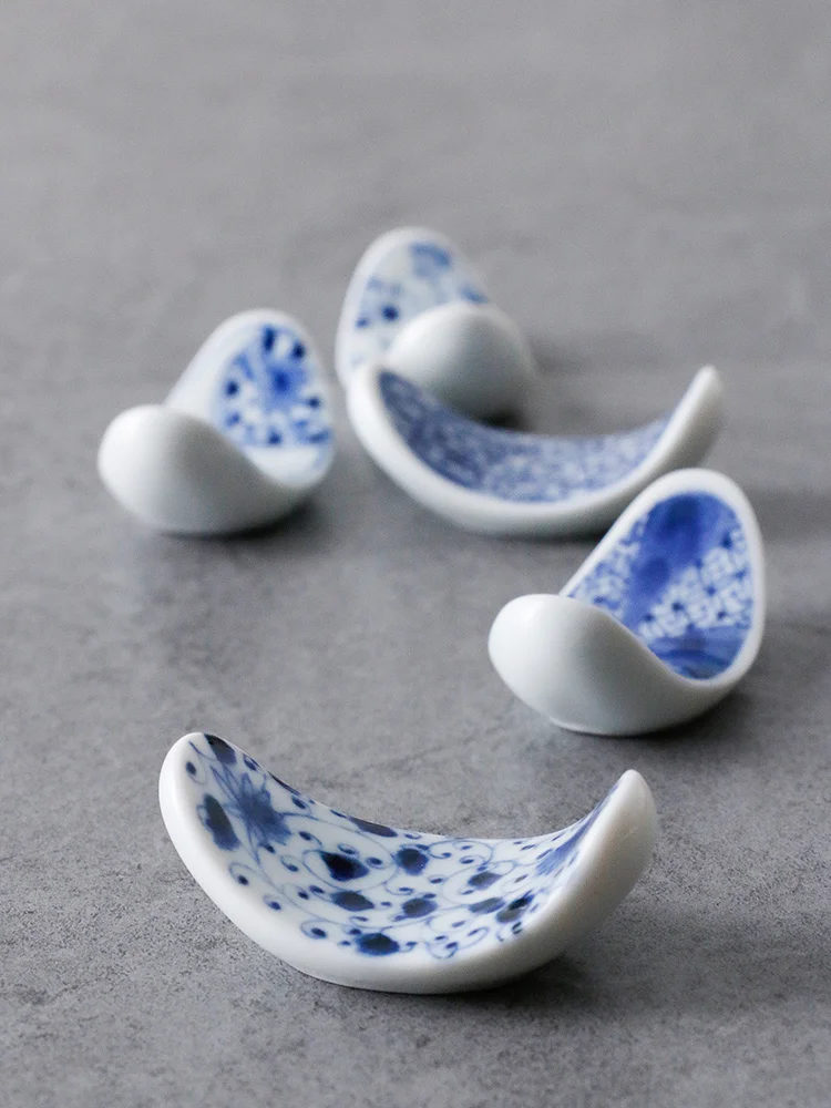 

1 PC Cute Ceramic Chopsticks Stand Holder Japanese Style Hand Painted Creative Boat Shaped
