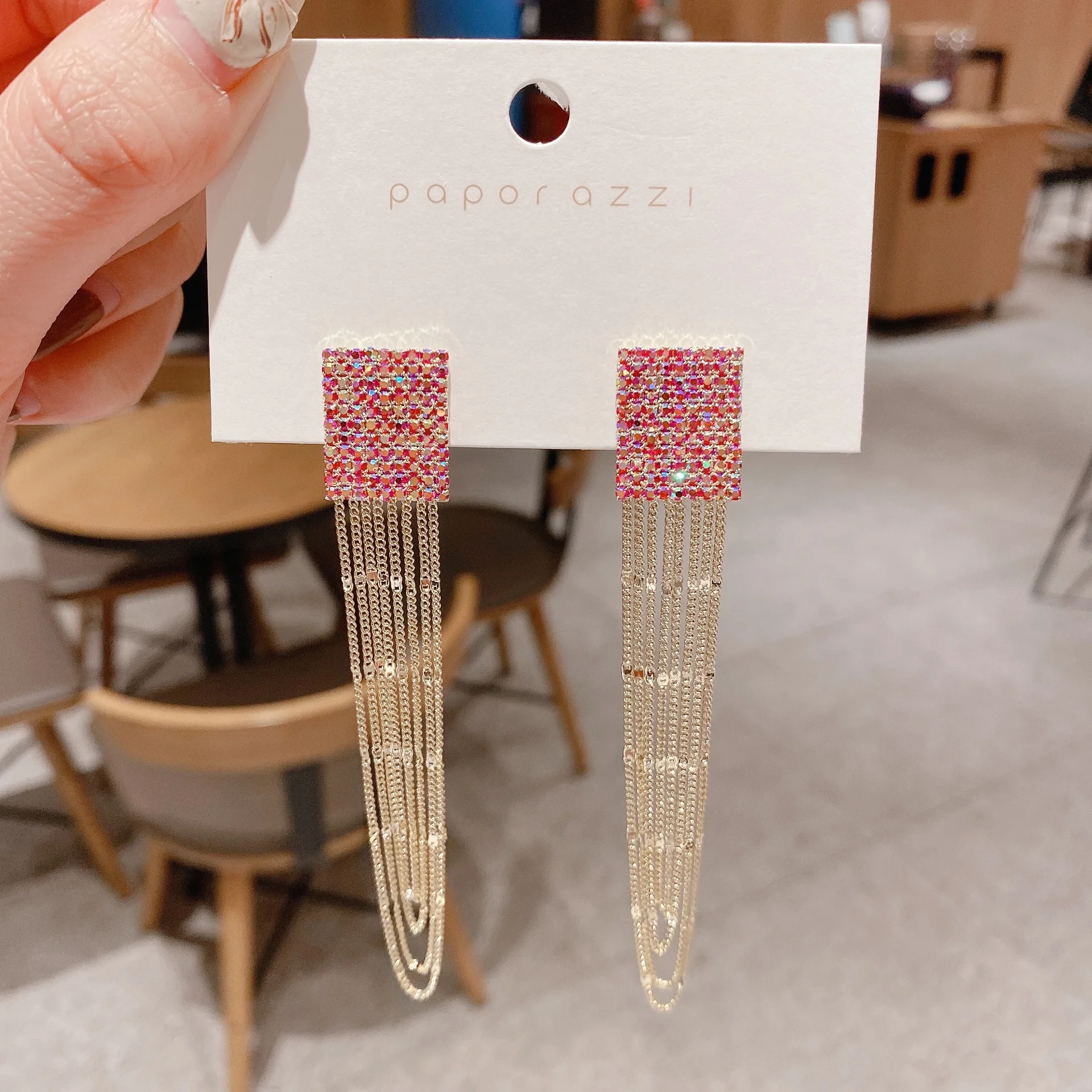 

Модные персонализированные серьги в красной сетке, Универсальные Длинные серьги с кисточками, красочные циркониевые свадебные серьги для ...