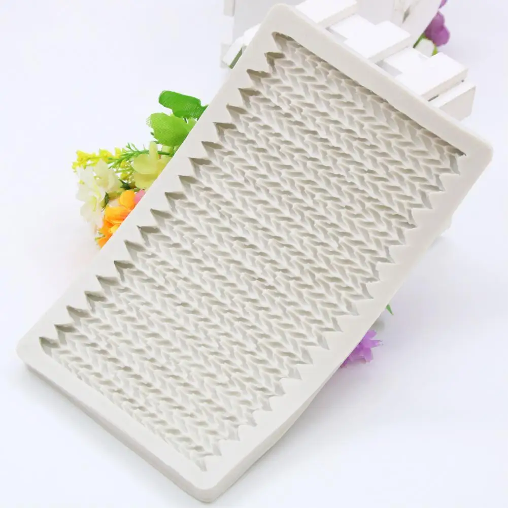 

Portable Convenient Knitted Design Dessert Mould Lightweight Candy Silicone Mold Knitted for Baking