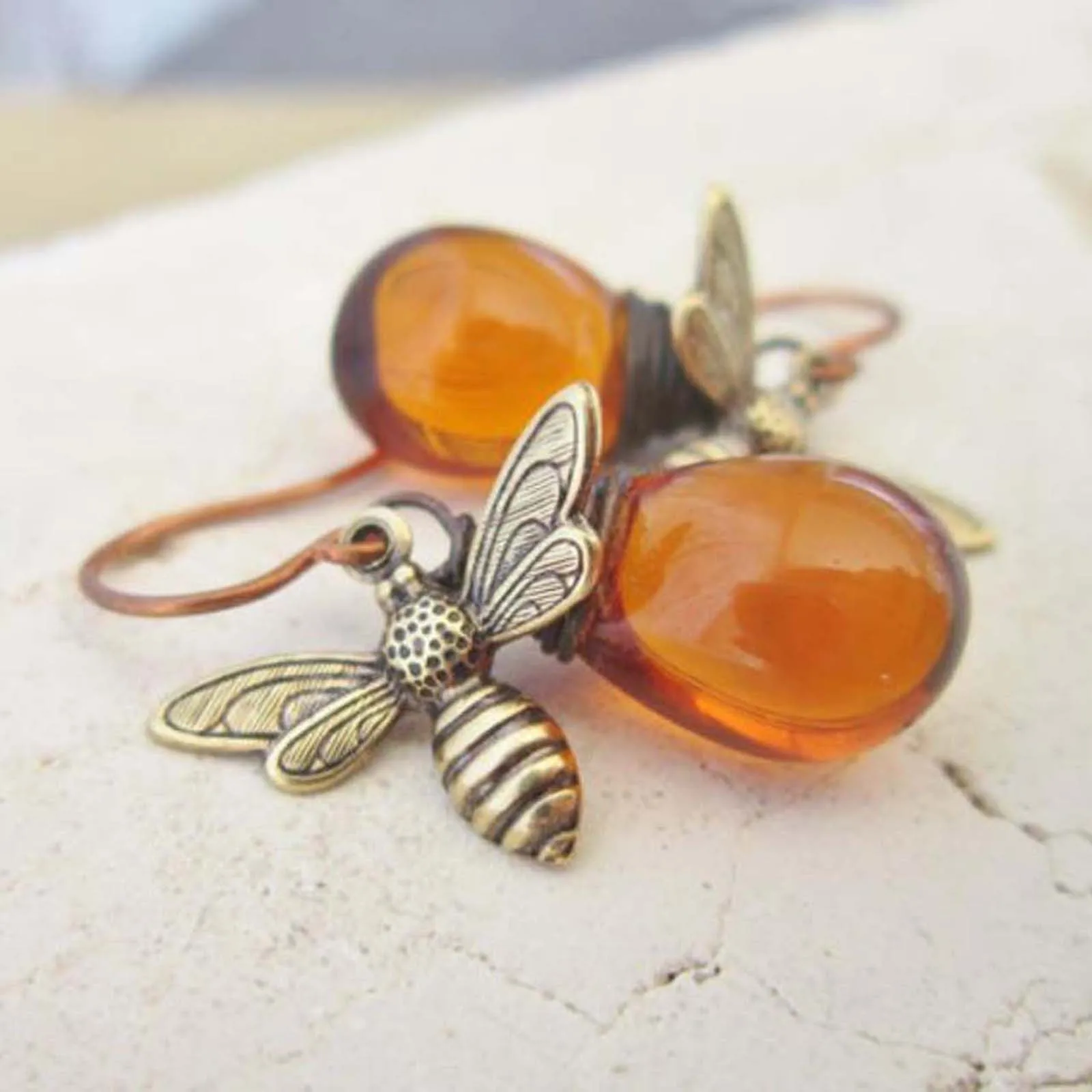 

Dangle Hanging Water Drop Earrings For Women Retro Bee Drops Earrings Drop Amber Exaggerated Earrings Jewelry Gift N*