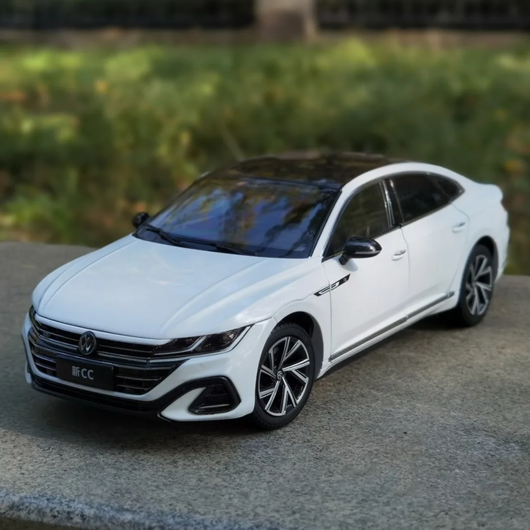 

Новинка 1/18 VW Volkswagen CC 2021 белая коллекция литых под давлением моделей автомобилей