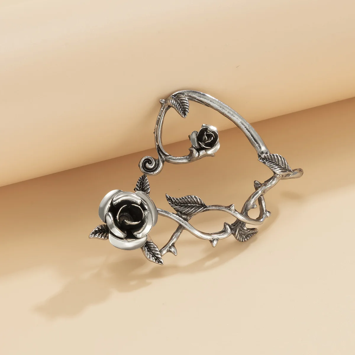 

Gothic Women's Ear Clips Retro Temperament Rose Wrapped No Pierced Earrings Hip Hop Personality Earrings Earcuff Party Queen