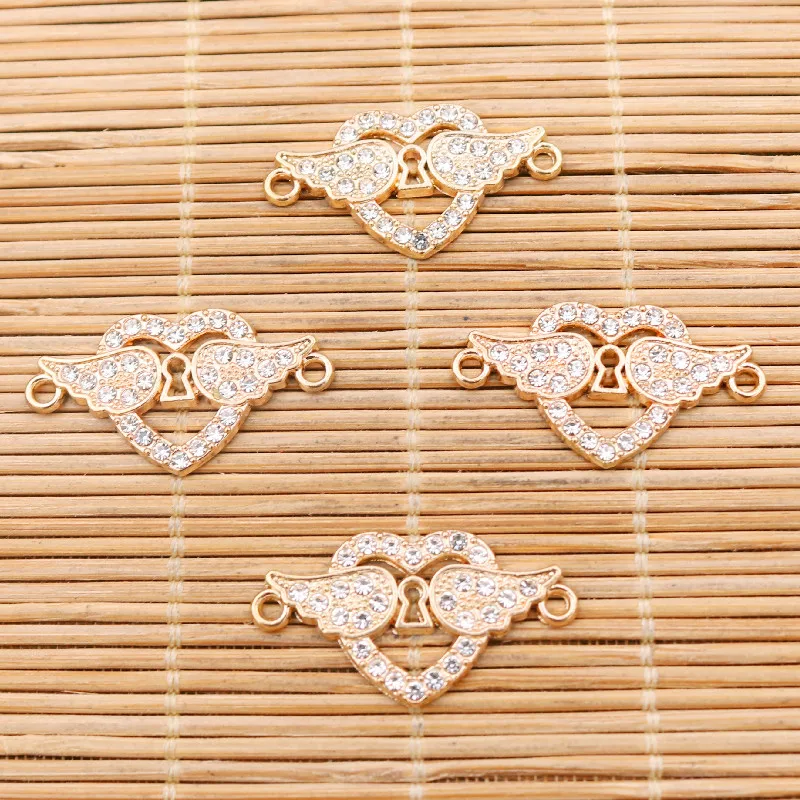 Кулон-подвеска в форме сердца с крыльями, символизирующими любовь и украшенная стразами, соединитель для браслетов, цвет золота, 8 штук, артикул P44.