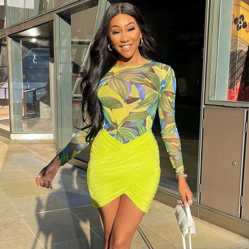 

Sexy Party Club Printed Mesh Suit Long Sleeve Bodysuit Package Hip Mini Skirt 2 Piece Set 2021 Summer Female Clothing Streetwear