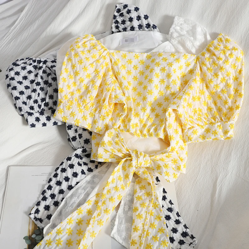 Женский пикантный укороченный топ с открытыми плечами и цветочной вышивкой на