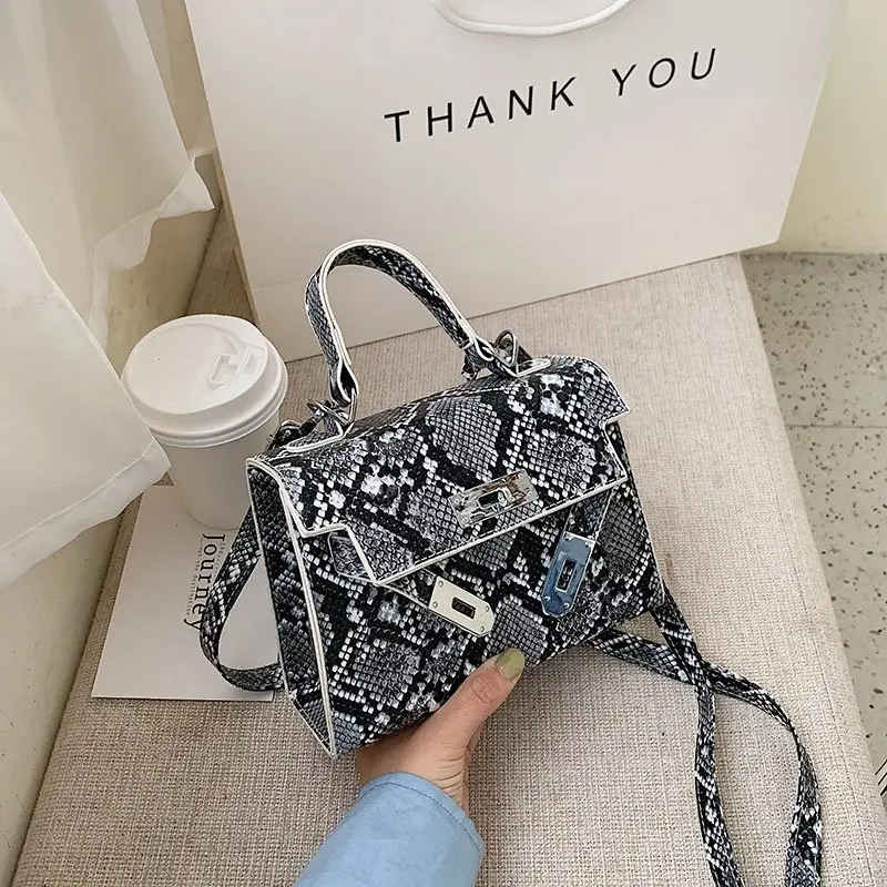 

JOFEANAY Vintage Serpentine Shoulder Bag Lock Design Flap Bags Contrast Color Women Bag Snake Retro Brand Crossbody Bag WLHB2031