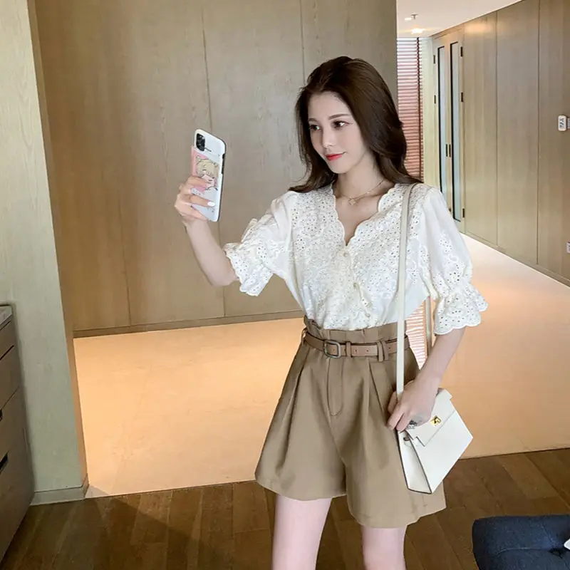 

But salt can be sweet fried street suit female summer new V-neck hollow-out jacket + high-waisted wide leg shorts temperament tw