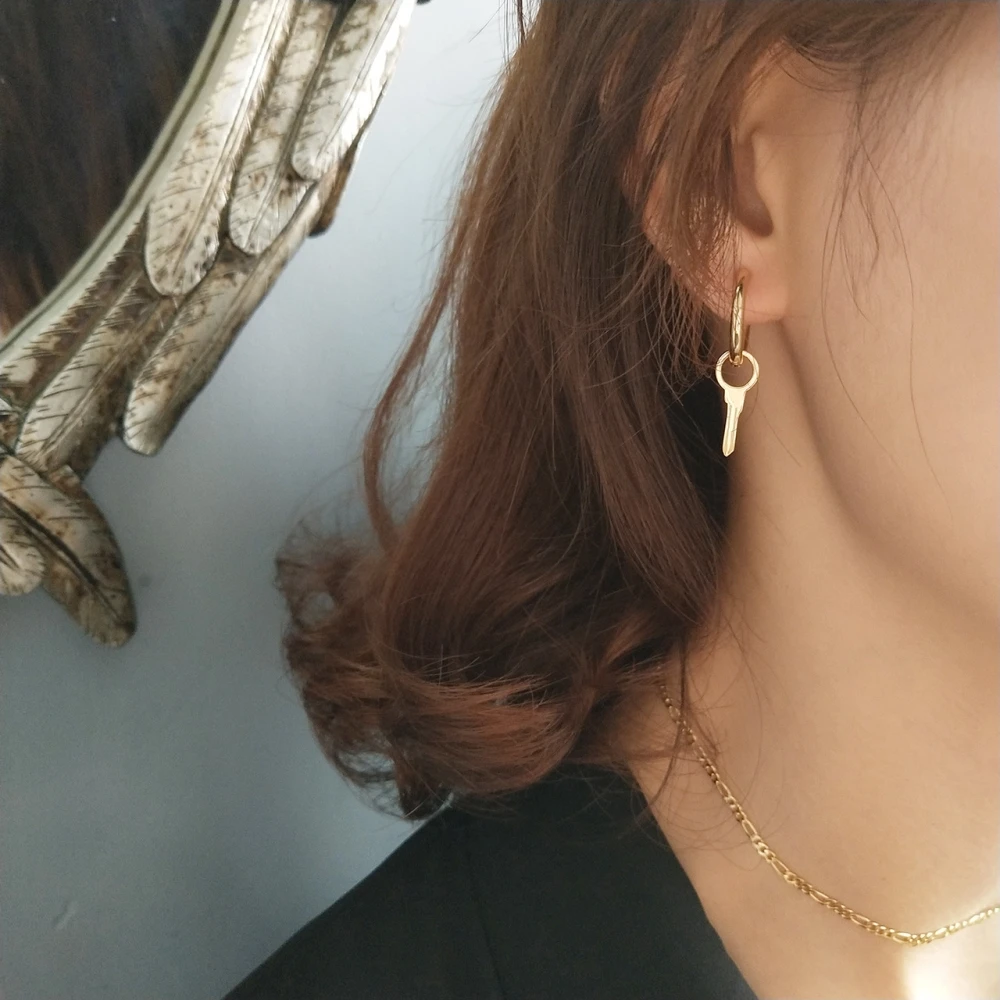 

Fashion Trends S925 Single Gold Hoop Key Earring Dangle Charm Earrings Hypoallergenic Sterling Silver Jewelry Gift Idea