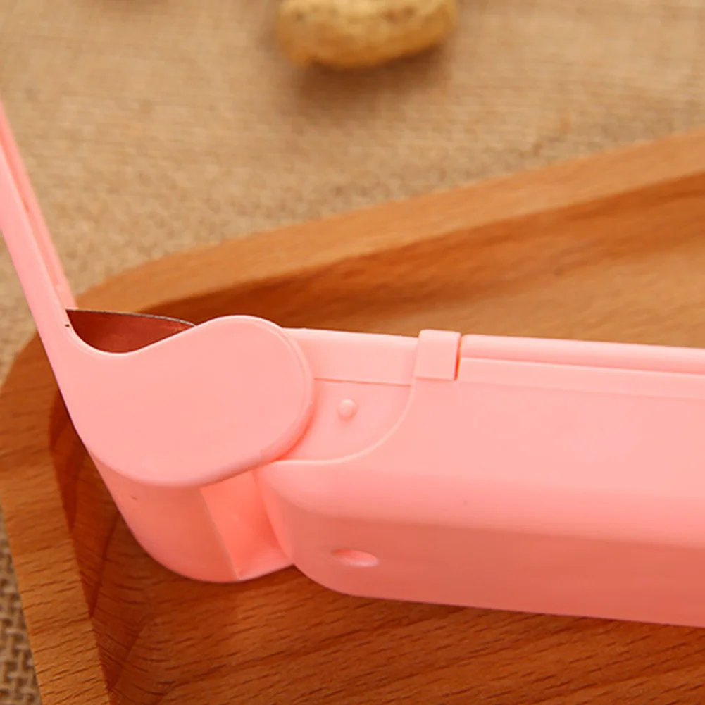 

Snack Restaurant Travel Moisture Proof Manual Hand Tool Vegetables Fruits Home Easy Carry Mini Sealer