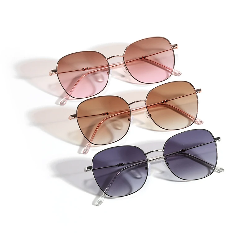 

Free shipping 2021 The metal frame is The same as The new with color patches sunglasses