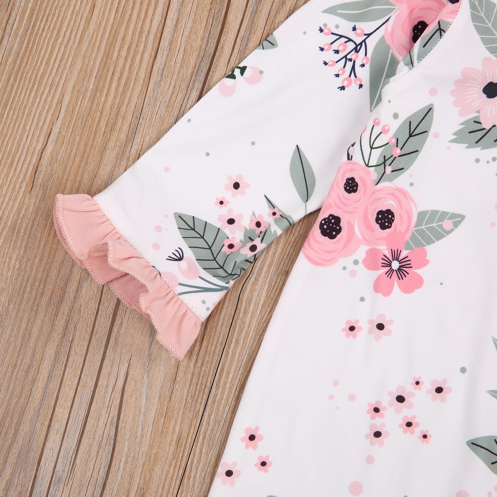 

Lovely Baby's Floral Bodysuit Ruffle Edge Buttoned Collar Long Sleeve Long Pants Bowknot Hairband for Autumn