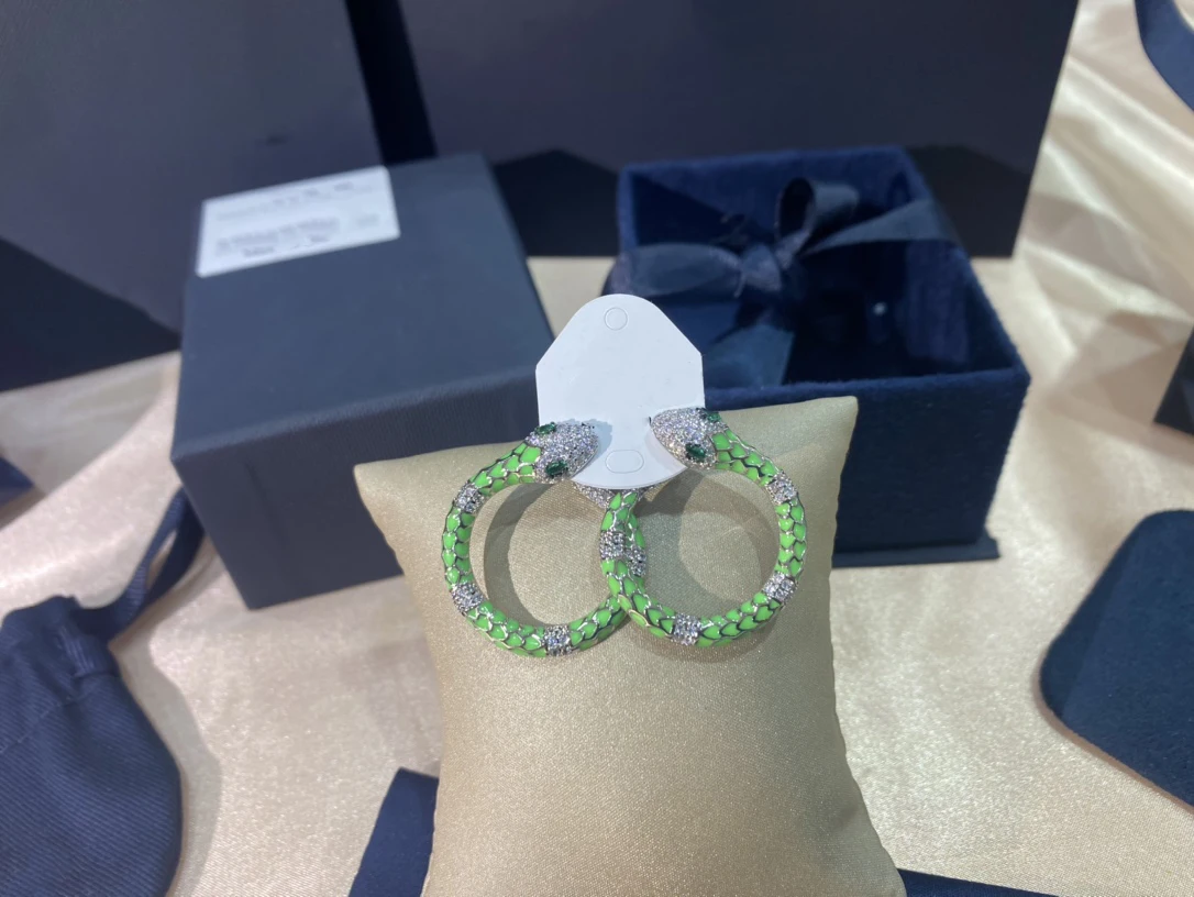 

S925 sterling silver lake Monaco new fluorescent green earrings low luxury high-end retro gift banquet birthday event female