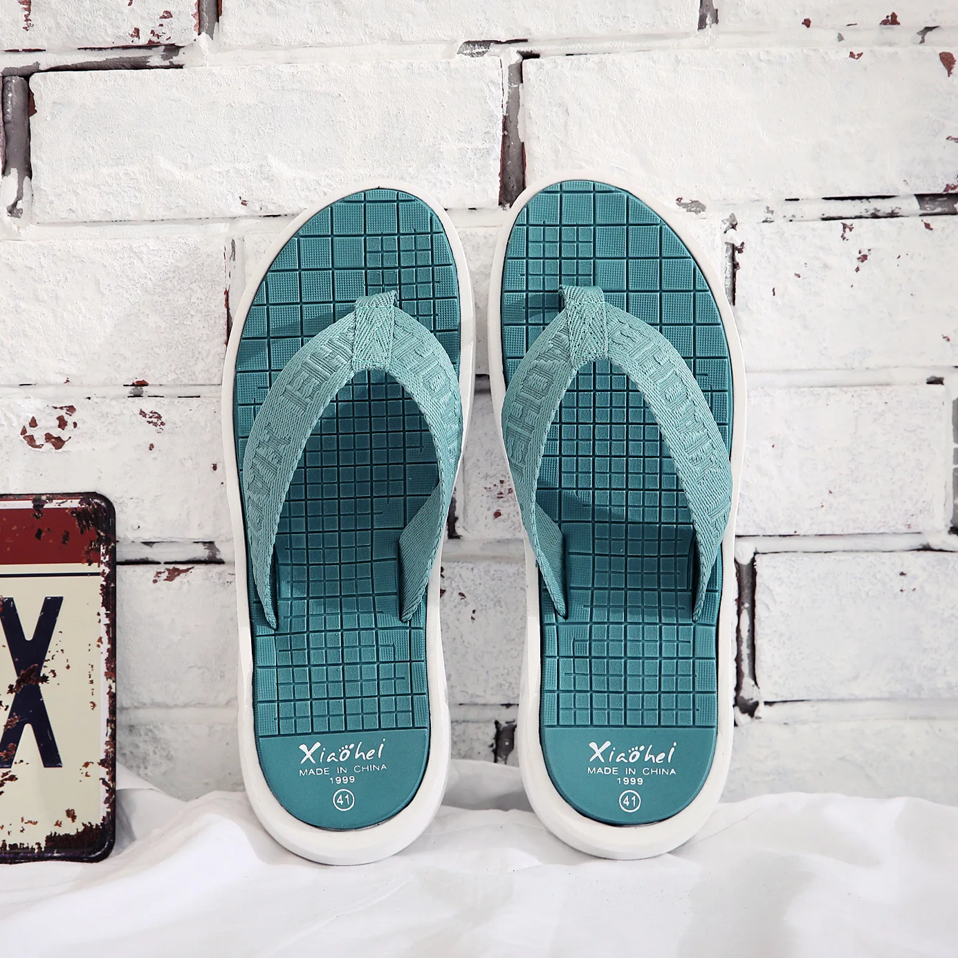 

Little black slippers new summer beach shoes personalized men's fashion flip flop