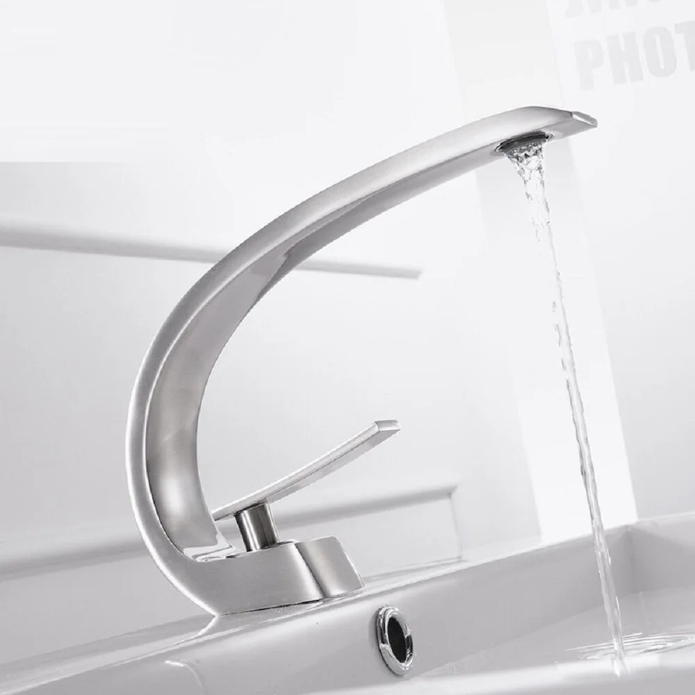 

Современный Смеситель для ванной комнаты, латунный кран для раковины, одно отверстие, одна ручка, элегантный кран для кухни, для горячей и хо...