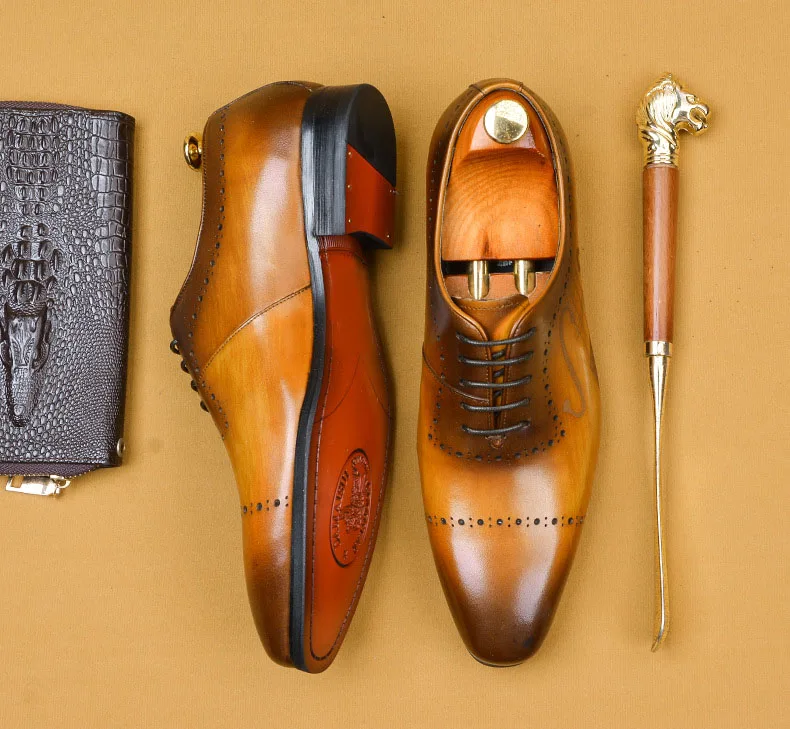 Модная мужская деловая обувь из коровьей кожи на шнуровке с острым носком для