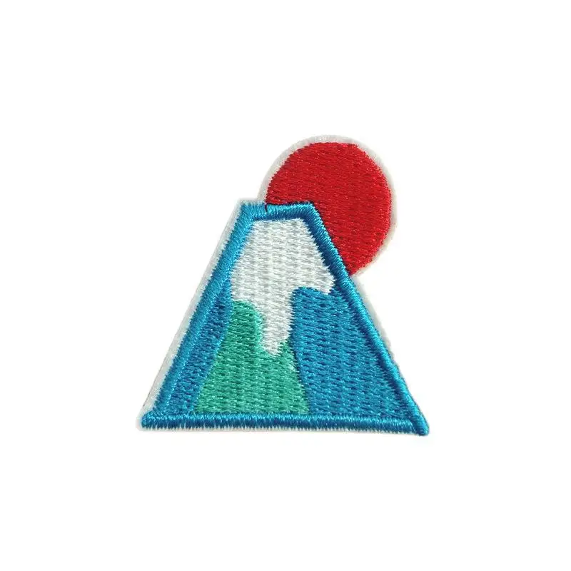 

100pcs/lot Embroidery Patches Mount Fuji Japan Sun Snow Kids Clothing Garment Accessories Wholesale Cartoon