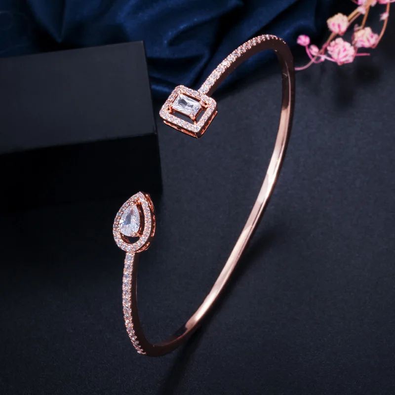 

Fashion Luxury Open-ended Bracelet T-shaped Crystal Bracelet Environmental Protection And Allergy Prevention For Women Jewelry