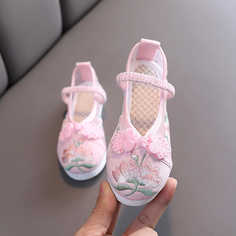 

Hanfu girls' embroidered net shoes sandals embroidered national style old Beijing children show cloth shoes
