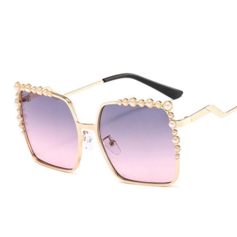 И имитацией жемчужин Соблазнительные солнцезащитные очки с квадратными линзами