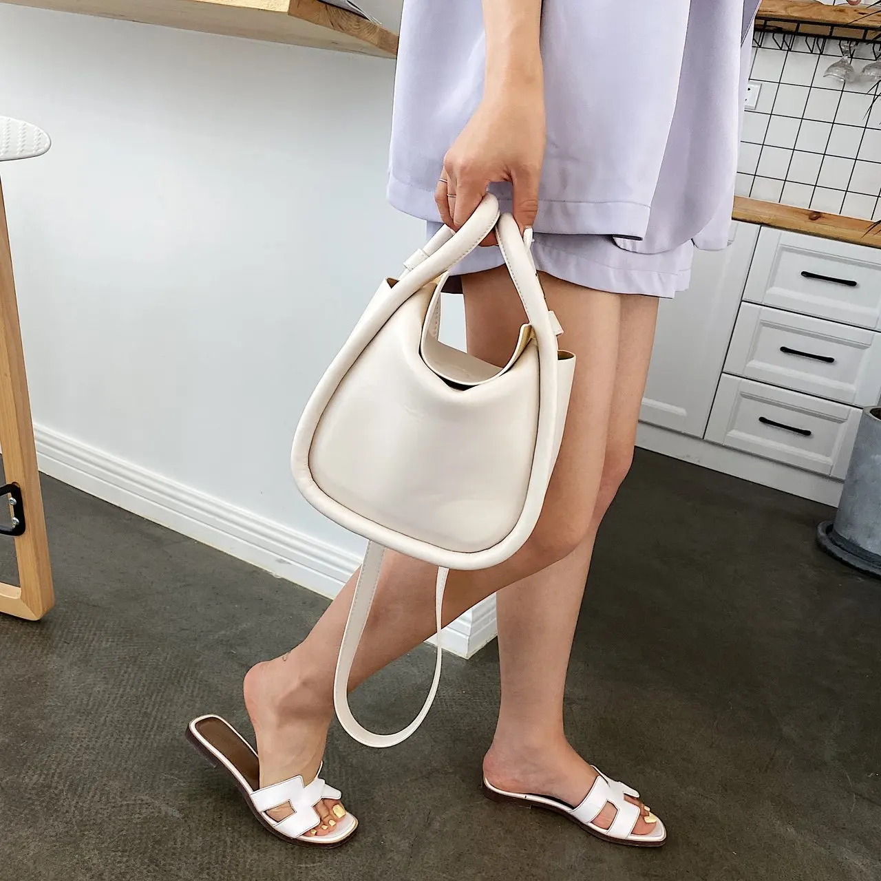 Однотонные женские сумки-мешки из искусственной кожи лето 2020 простые сумки через