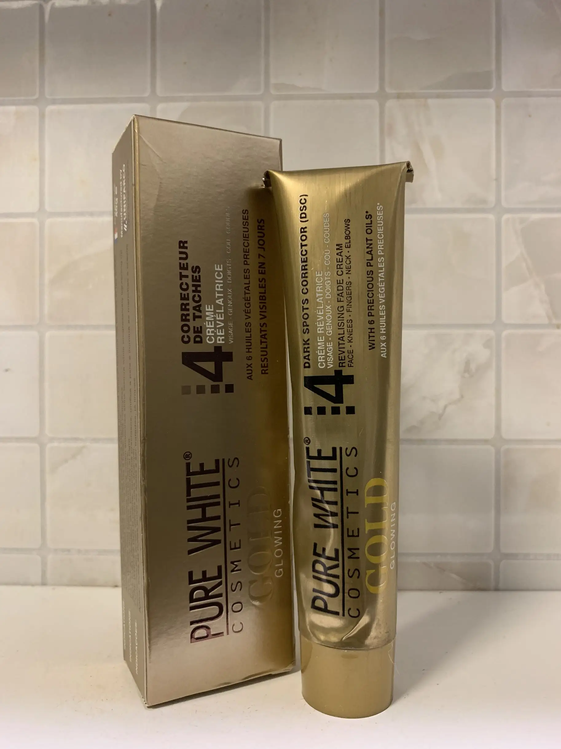 

PURE WHITE COSMETICS | GOLD GLOWING | Dark Spot Corrector 40g