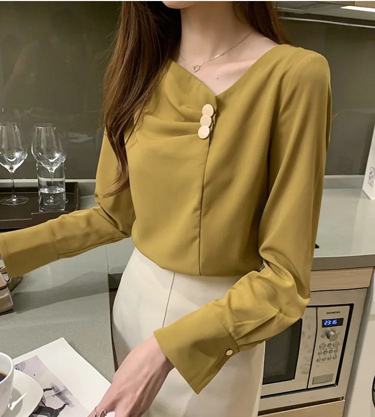 

Temperament chiffon shirt women spring and autumn new retro flavor loose large size exposed clavicle top casual scheming shirt