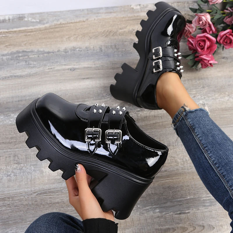 Женские брендовые туфли с заклепками черные дизайнерские готические черной