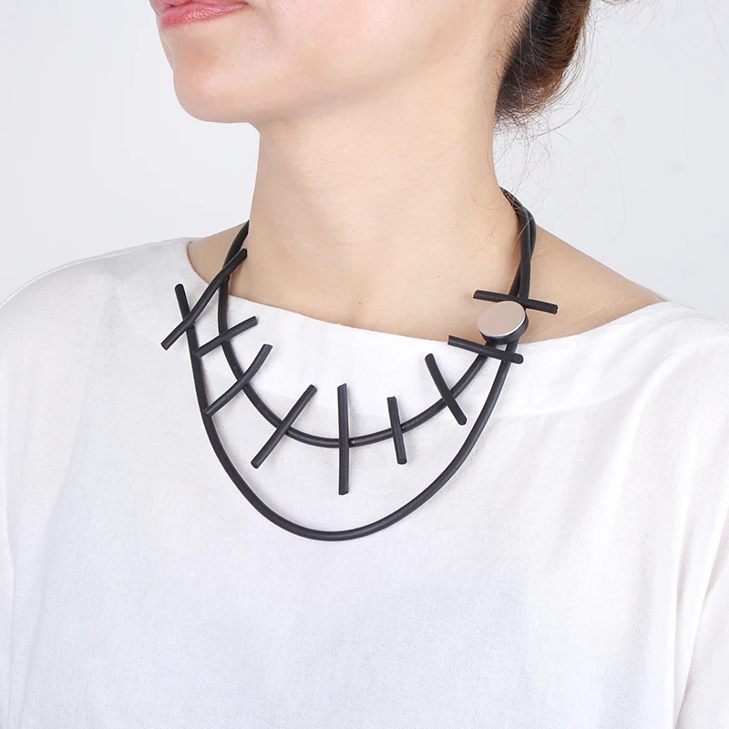 

YD&YDBZ Irregular Rubber Choker Necklaces For Women Hyperbole Circle Metal Pendant Necklace Gothic Style Neck Jewelry Chains