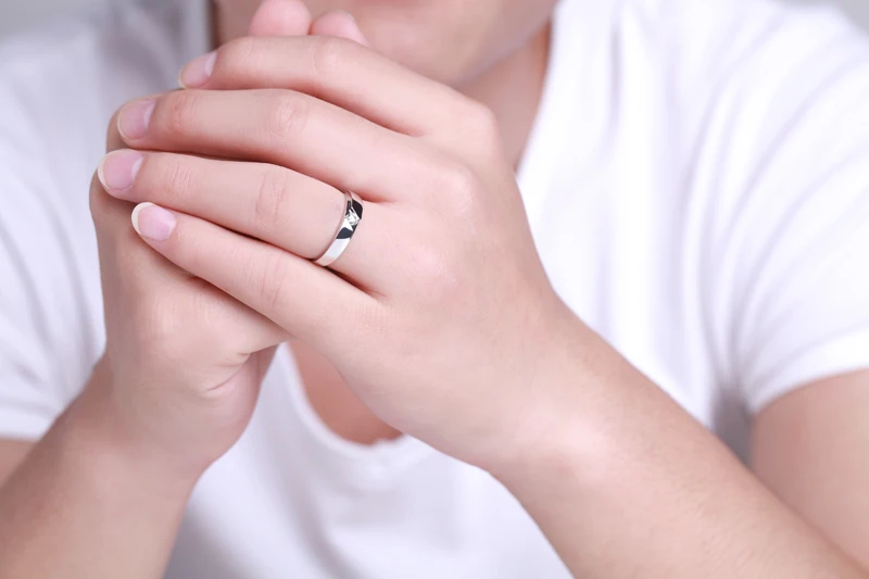 

Fashion100% 925 Sterling Silver Wedding Rings for Men and Women 4mm Round Zirconia Diamond Solitaire Ring Couple Jewelry