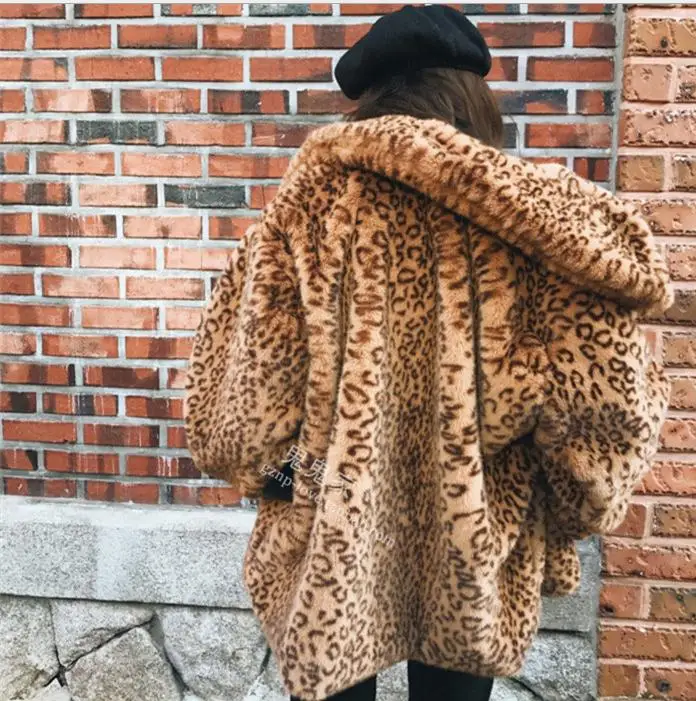 Женская зимняя и осенняя куртка из кроличьего меха с леопардовым принтом