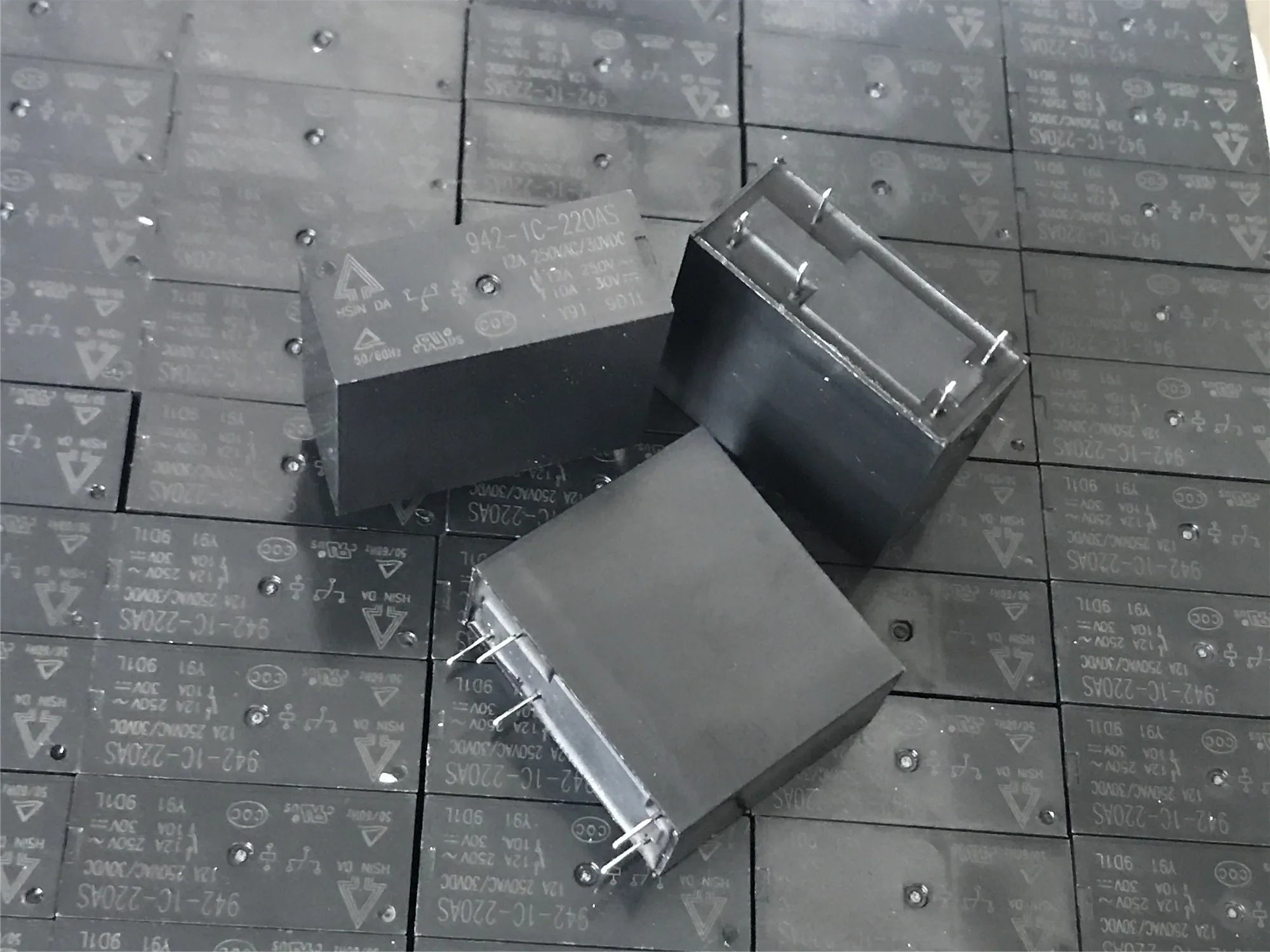 Реле 942-1C-220AS 220VAC 5 контактов |