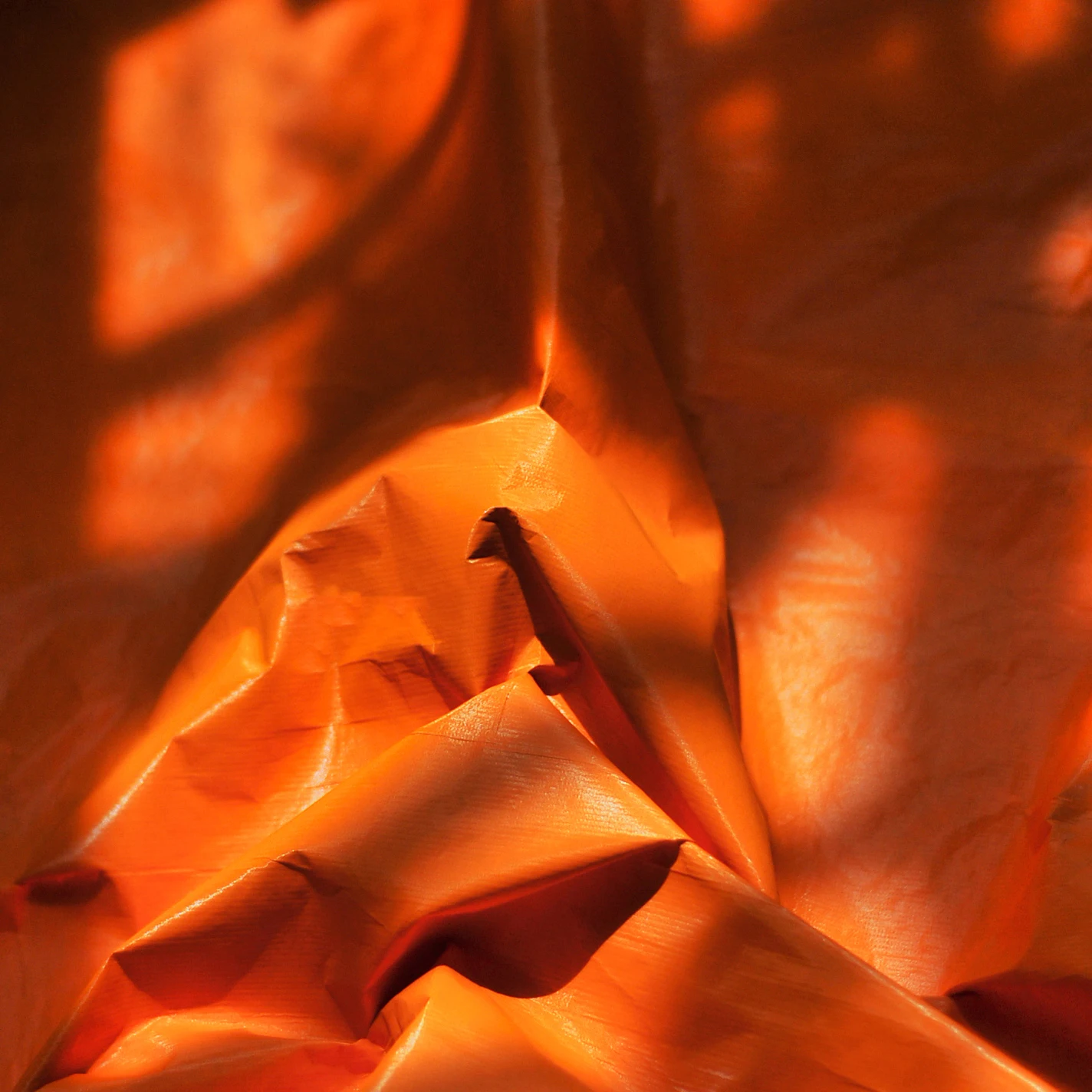 Устойчивая к разрывам Глянцевая моющаяся бумага оранжевого цвета 145 см ширина