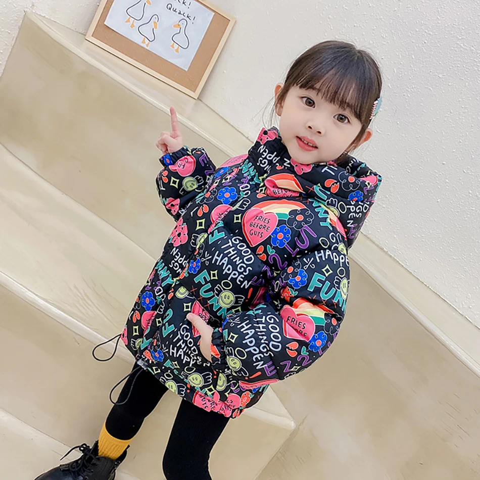 Детский пуховик с капюшоном и надписью на молнии | Детская одежда обувь