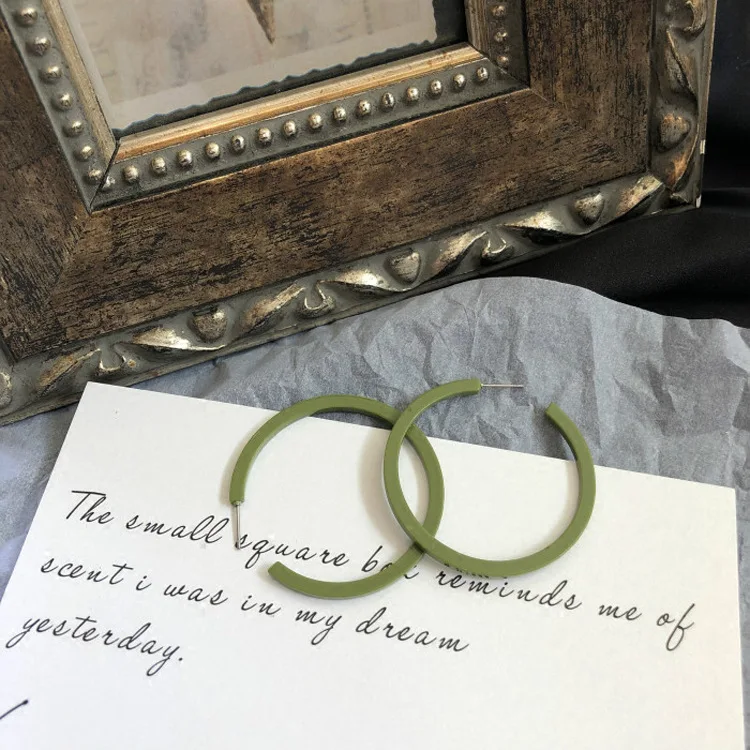 Корейский женский темперамент Мода Ins простой холодный ветер акрил большой круг