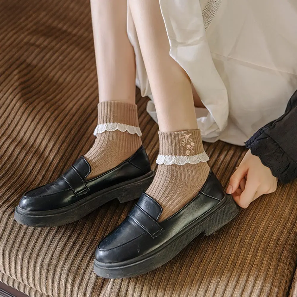

Korean Embroidered Lace Cotton Socks Middle Tube Socks Women's Lolita Sweet Fashion Hosiery