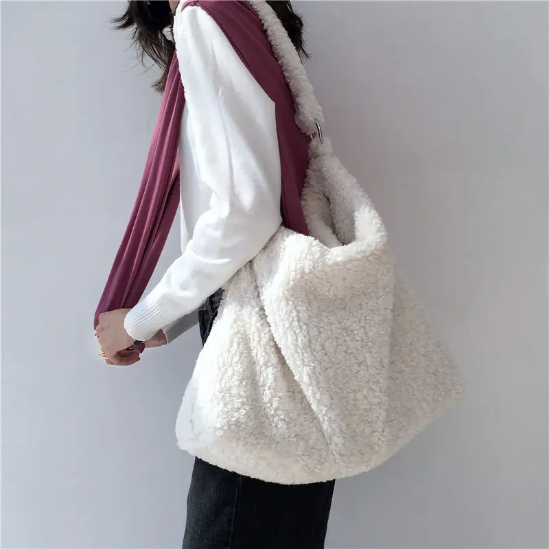 

Spring and summer 2020 new soft hair bag cute plush oblique bag single shoulder bag large size lamb hair underarm