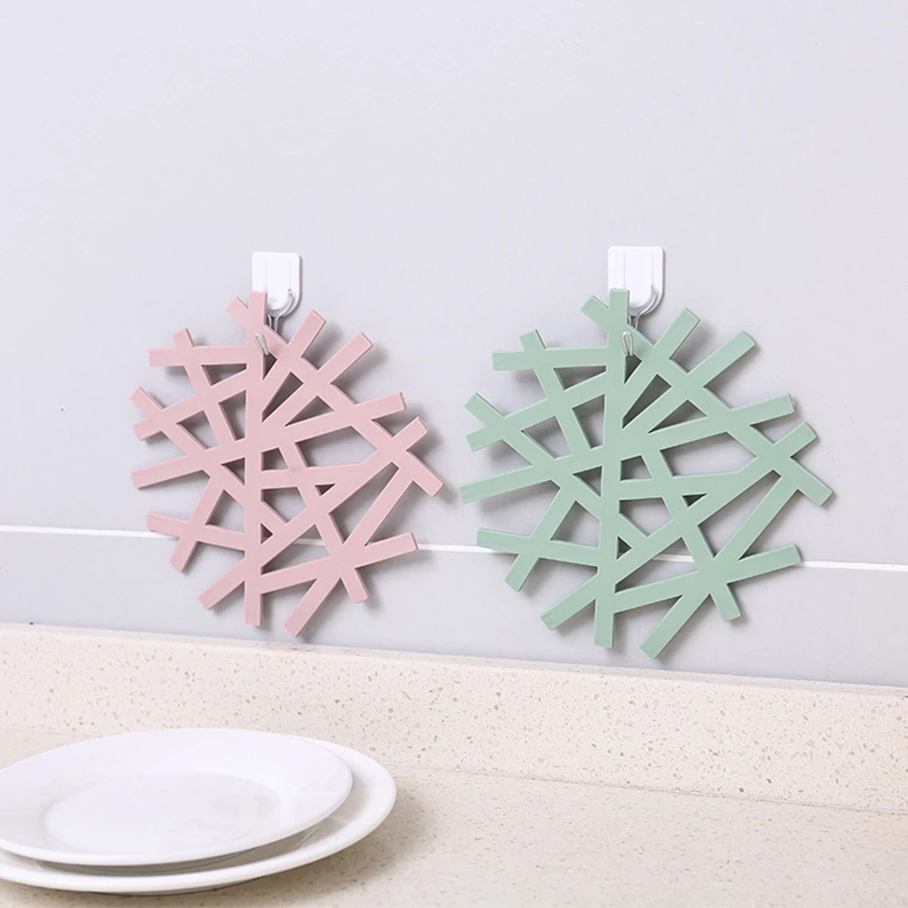

1 Pcs PP Table Insulation Pad Heat-resistant Placemats Snowflake Shape Placemats Household Hollow Casserole Pad Anti-hot Mat