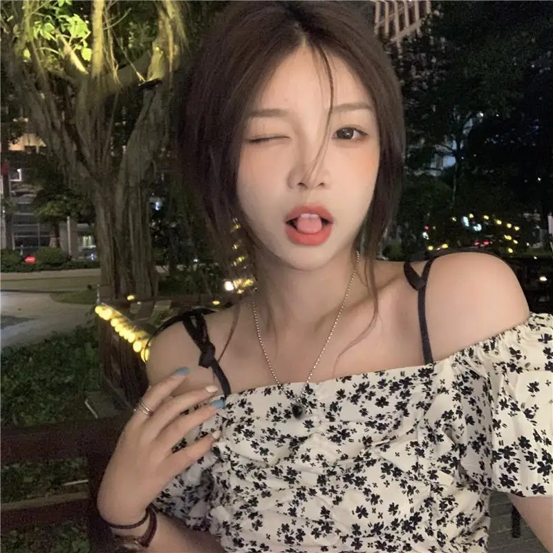 

French niche one line collar floral Short Sleeve Chiffon shirt for women in summer 2021