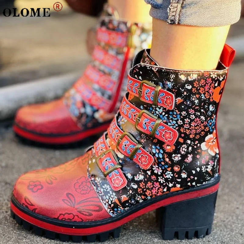 

2021 New Women's Leather Boots, Retro Style Floral Metal Buckle Flannel Warm Ankle Boots, Thick Sole, Winter Shoes, Large Size