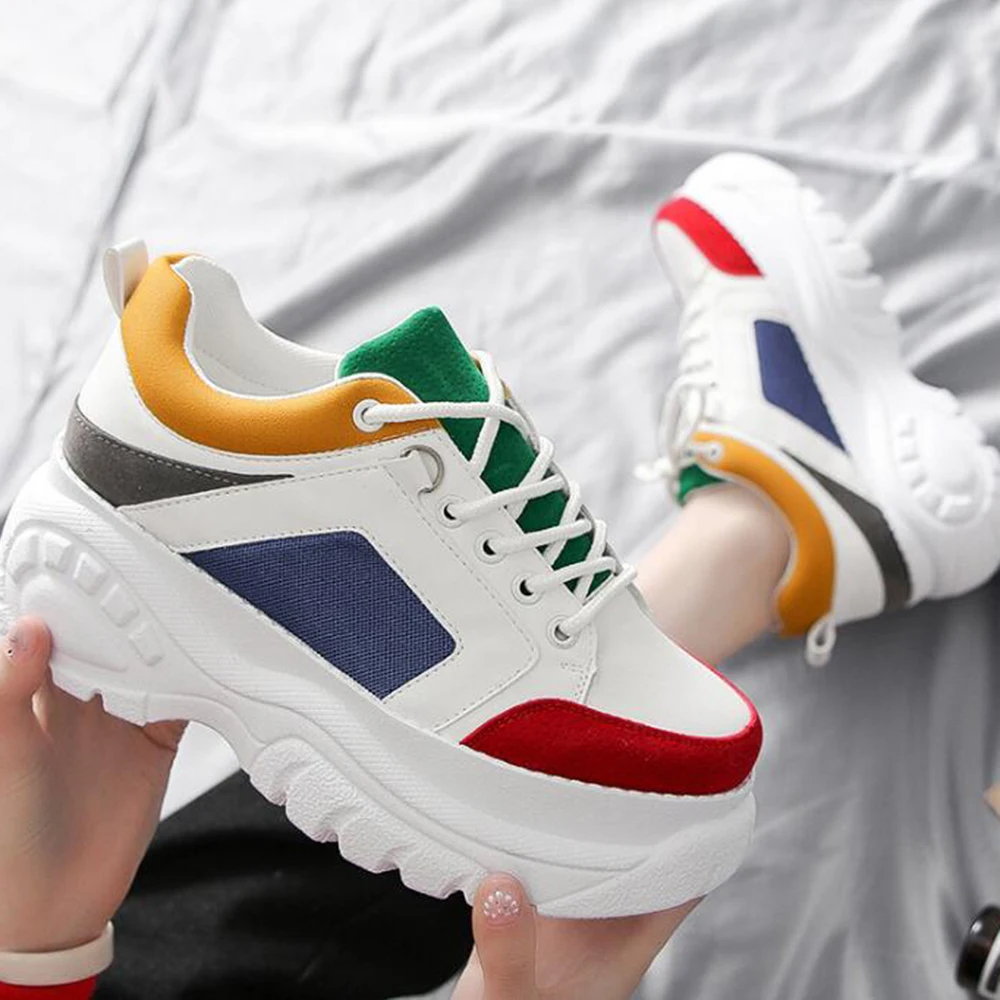 Модная женская обувь Сезон весна Новинка Маленькие белые туфли Женская цветная